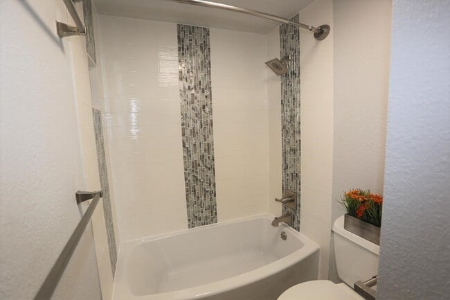 Building Photo - 2255 Braeswood Park Dr