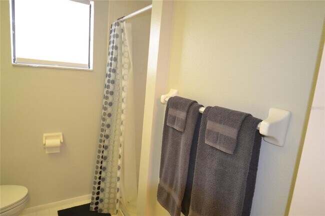 Building Photo - 284 Woodlake Wynde