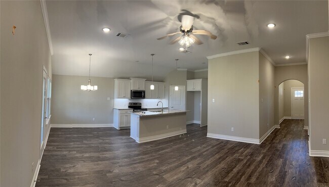 Building Photo - 704 Tippit Ln