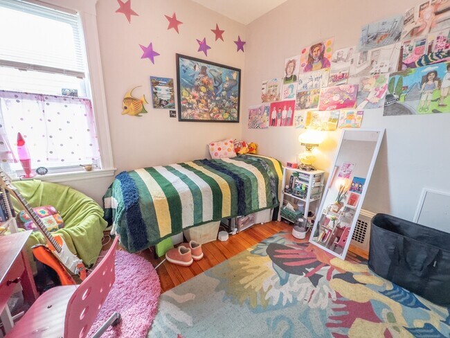 Building Photo - 70 Line St