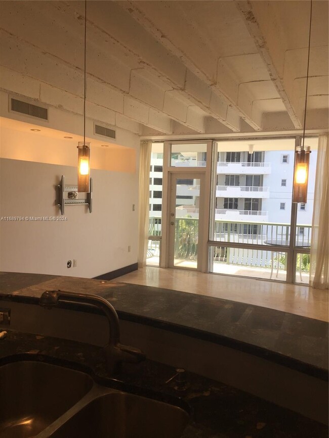 Building Photo - 1408 Brickell Bay Dr