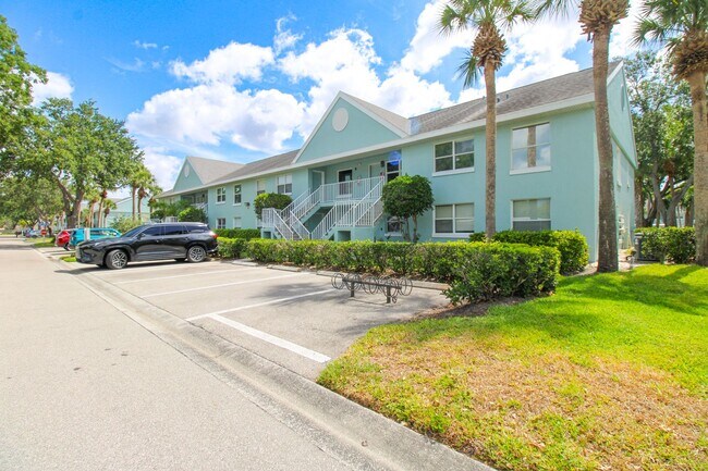 Building Photo - 2/2 REMODELED UNFURNISHED CONDO 1ST FLOOR ...