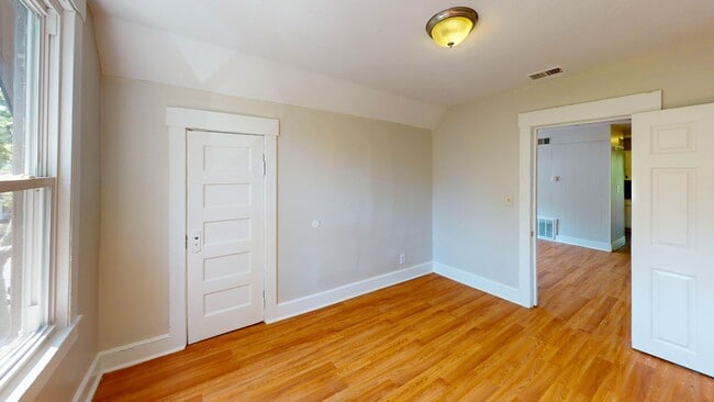 Building Photo - 71 Lilac St