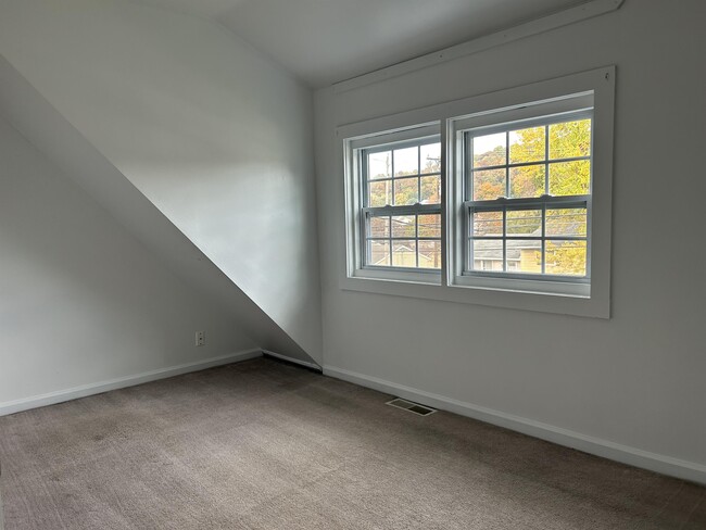 Building Photo - 349 E Fulton St