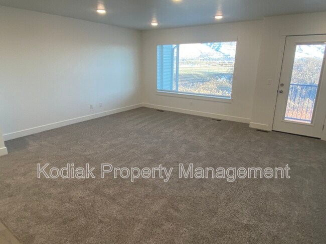 Building Photo - 1088 N 1840 W