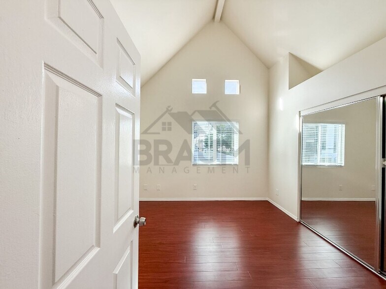 Building Photo - 14257 Friar St