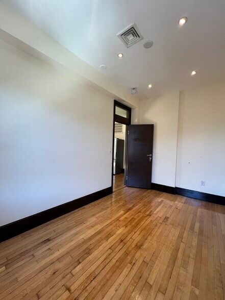 Building Photo - 36 Gloucester St