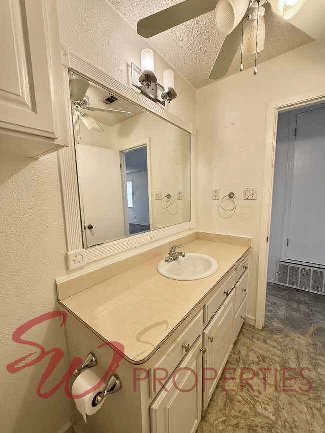 Building Photo - Well maintained 3 bedroom, 2 bathroom in the country