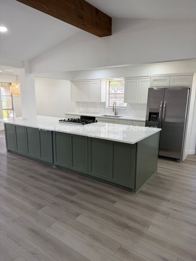 Building Photo - 905 Bromwich St