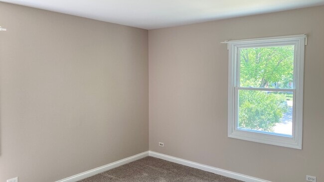 Building Photo - 61 Foxcroft Rd