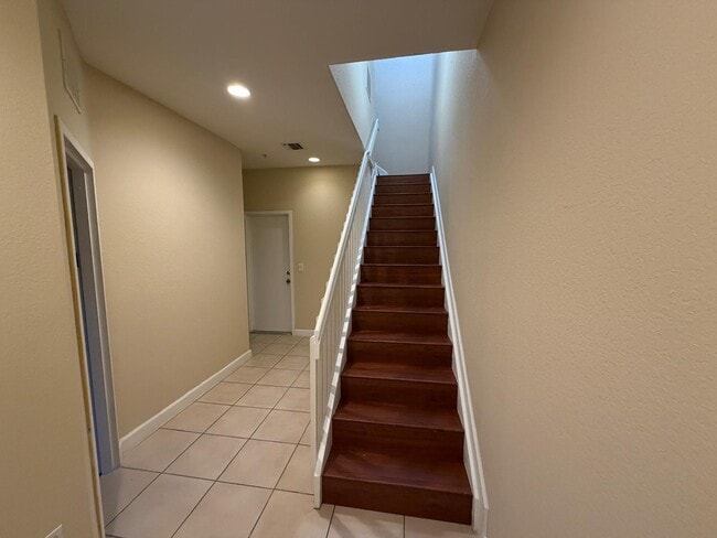 Building Photo - 4004 Shoma Dr