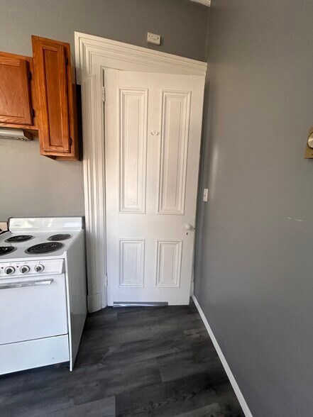 Building Photo - 1530 Pennington Rd