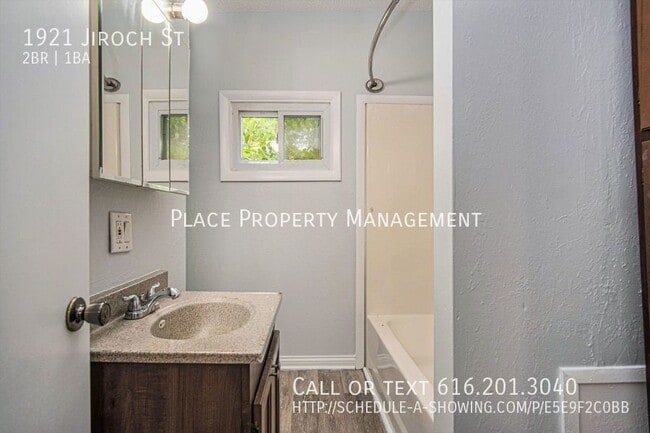 Building Photo - 1921 Jiroch St