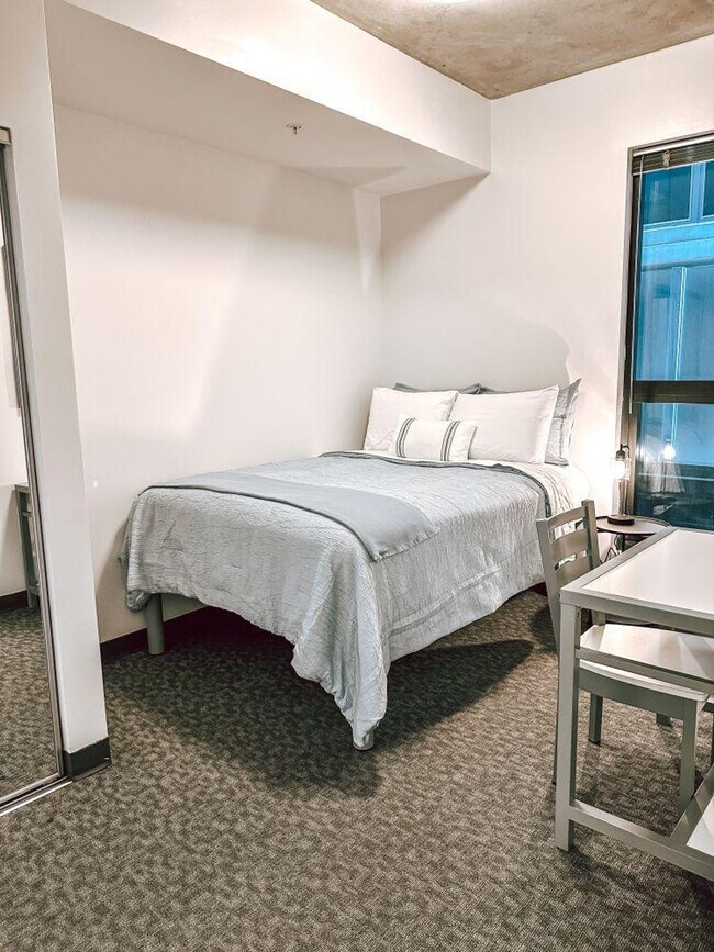 Building Photo - 1031 N Park Ave