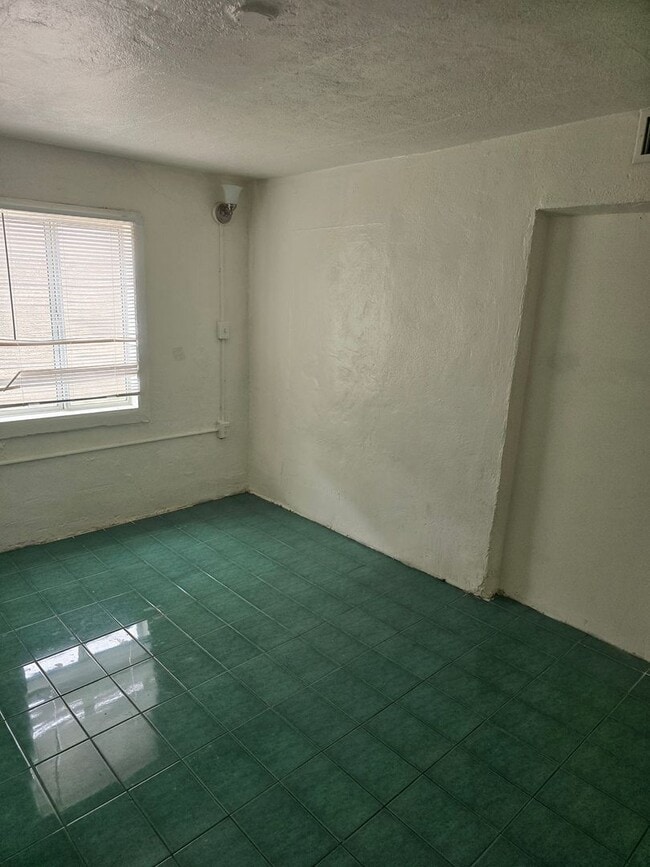 Building Photo - pm0501