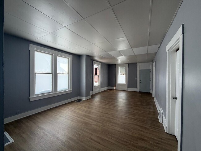 Building Photo - 533 W Greene St