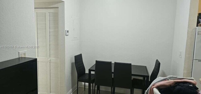 Building Photo - 110 SE 2nd St