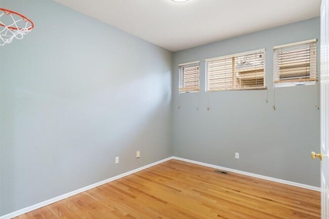 Building Photo - A Beautiful Picture Perfect Home with 4 Be...