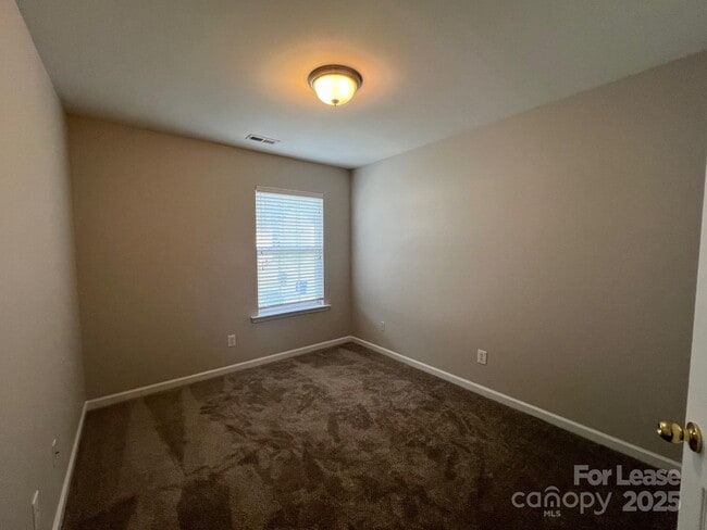 Building Photo - 18429 Streamline Ct