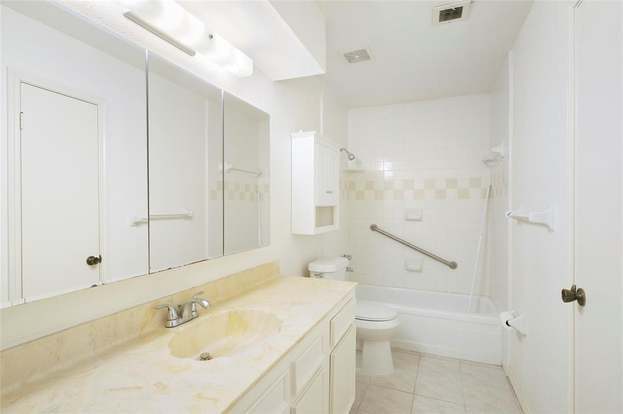 Building Photo - 1716 Huge Oaks St