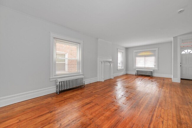 Building Photo - 378 N Evans St