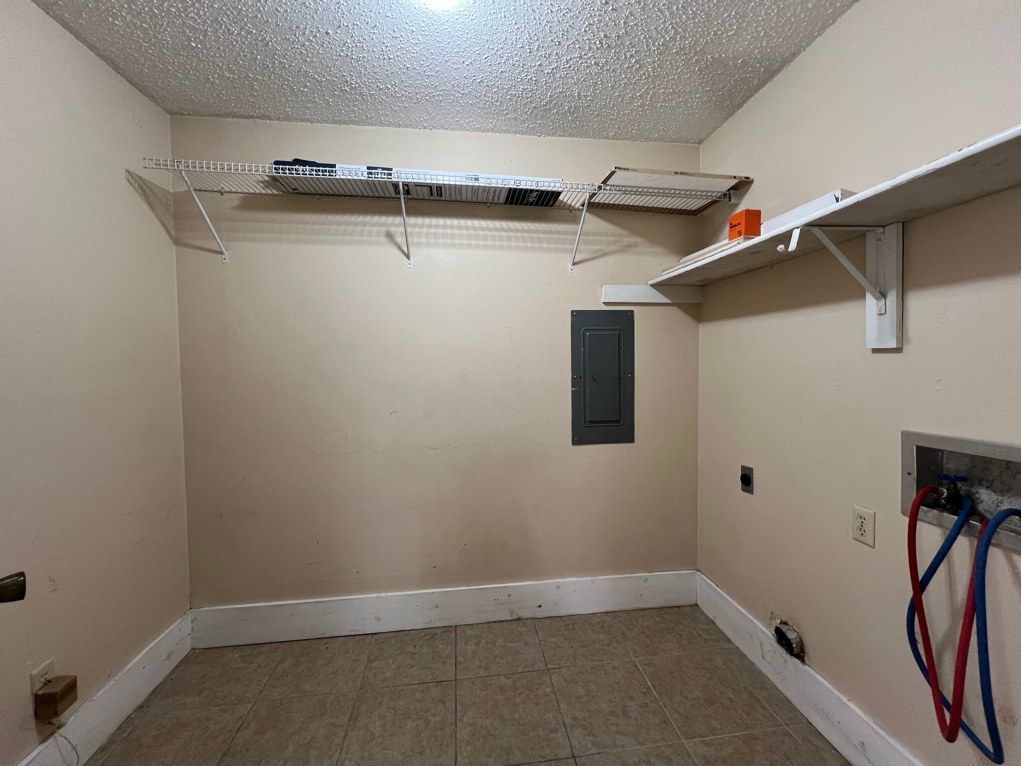 laundry room - 203 Bourbon St