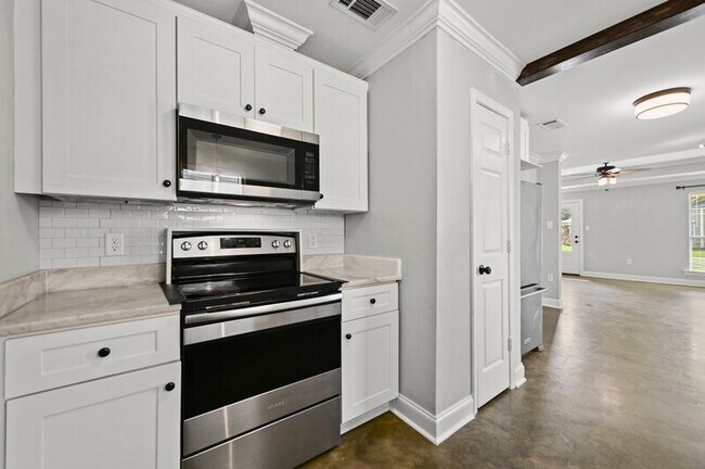 Building Photo - 32590 Weiss Rd