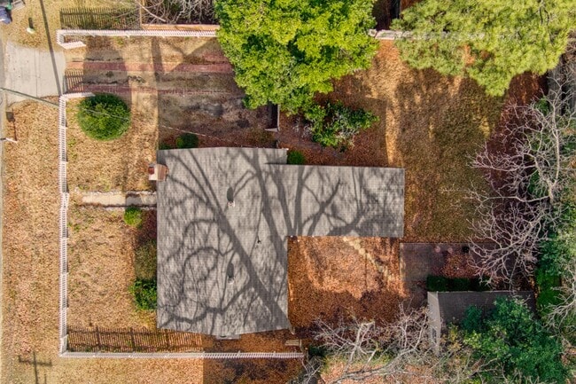 Building Photo - 408 Palm Dr S