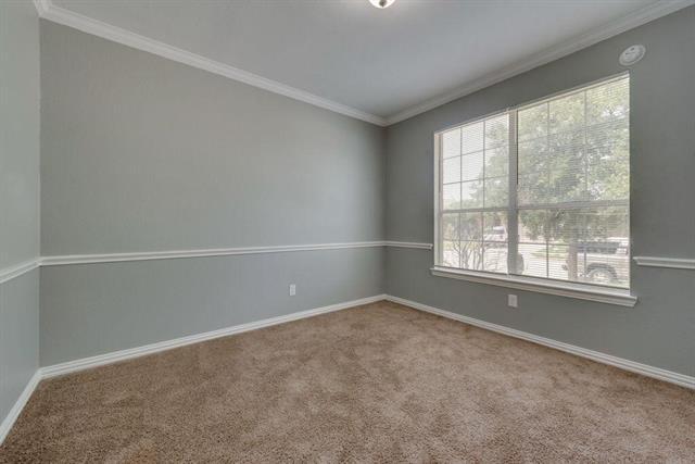 Building Photo - 2640 Lake Ridge Dr