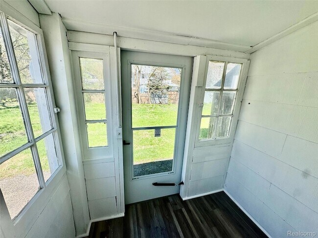 Building Photo - 219 N Prospect Rd