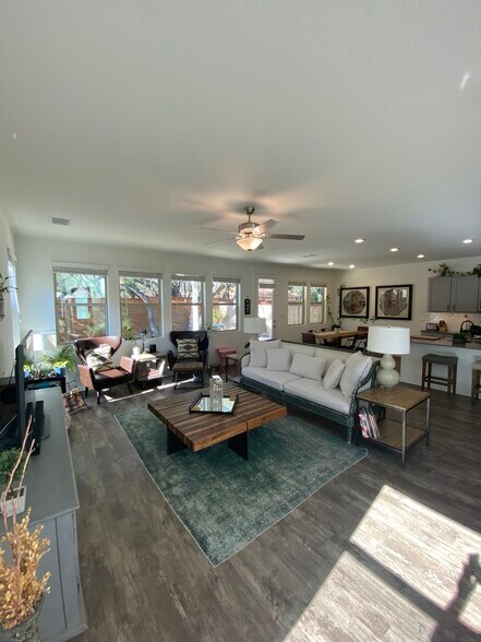 Building Photo - 10406 Bramble Berry Dr