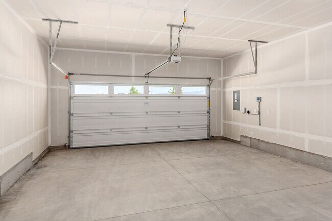 Building Photo - 6821 W Riverwood St