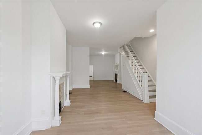 Building Photo - 2054 W Glenwood Ave