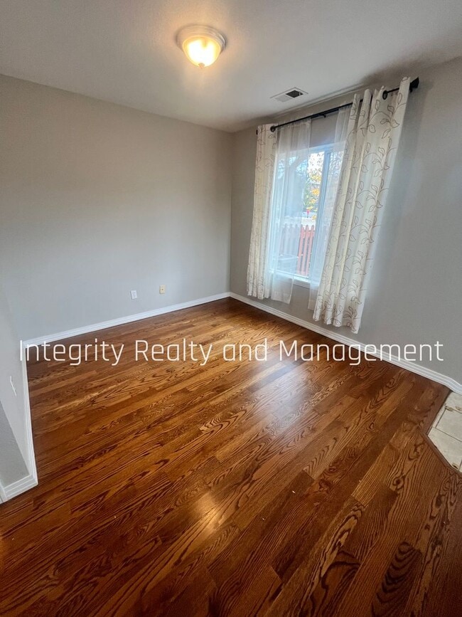 Building Photo - 4001 E 16th Ave