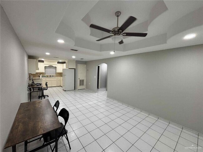 Building Photo - 10 Redwood Rd