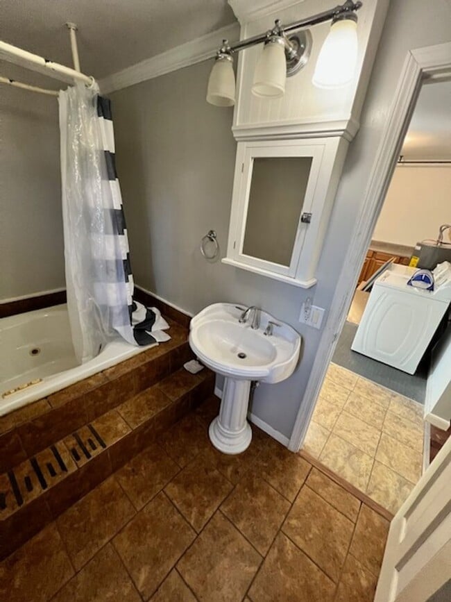 Building Photo - 604 Morgan Ave