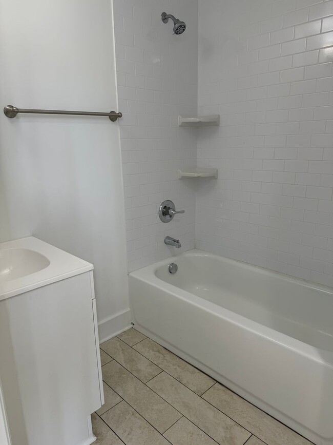 Building Photo - 400 Gallatin Ave