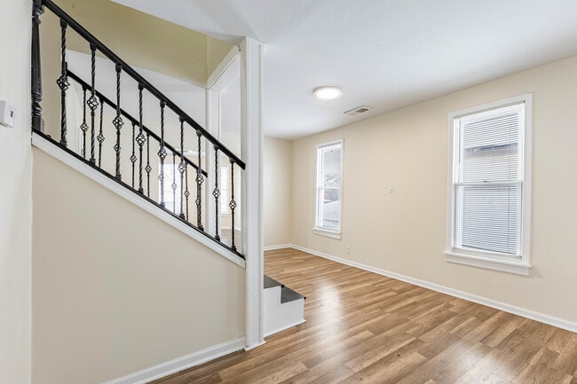 Building Photo - 420 N Lockwood Ave