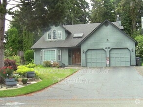Building Photo - 1563 NW Duesenberg Ct