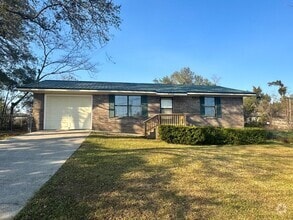 Building Photo - 2 Bedroom 1 Bathroom Brick Home