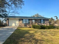 Building Photo - 2 Bedroom 1 Bathroom Brick Home