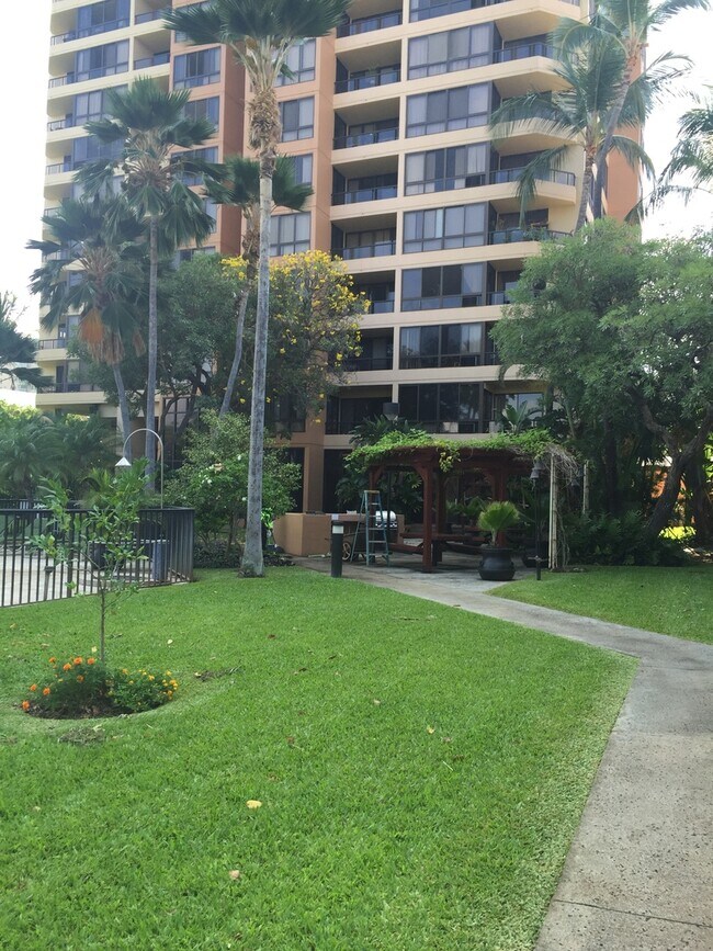 Building Photo - PLAZA LANDMARK