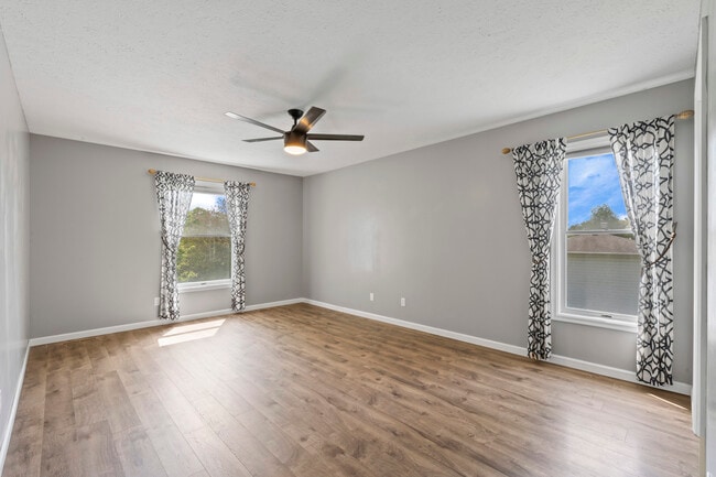 Building Photo - 4690 Lindbergh Dr