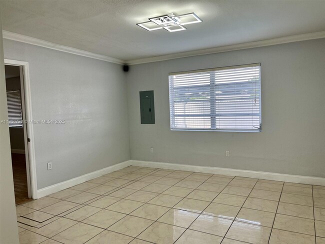 Building Photo - 4010 SW 112th Ave