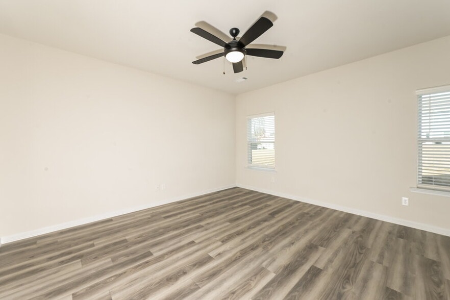 Building Photo - 218 Egret Ct