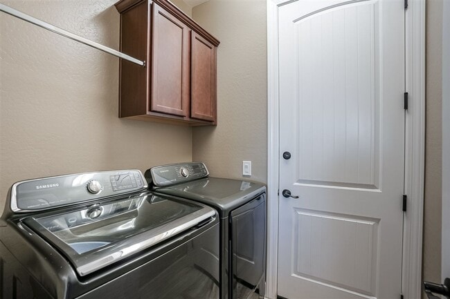 Building Photo - 1478 Varsity Dr