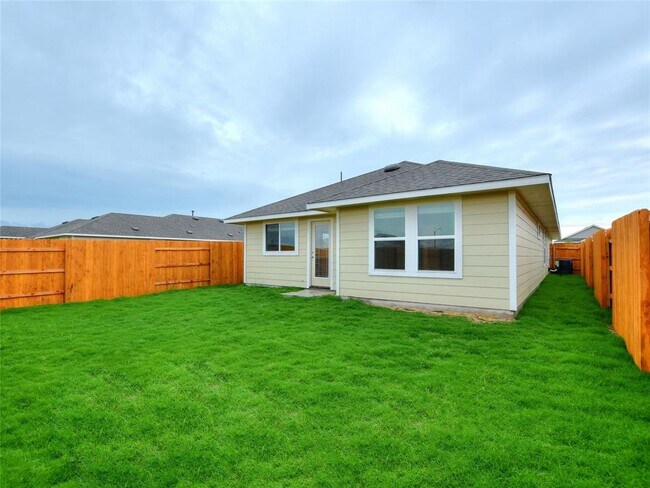 Building Photo - 210 Trailside Ln