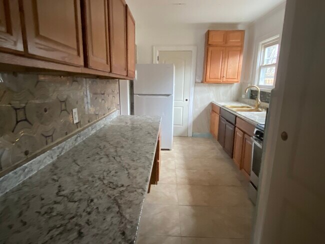 Building Photo - 70 Forest Row