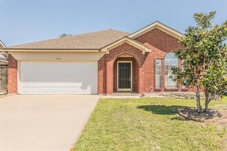 Building Photo - 4333 Park Creek Cir N