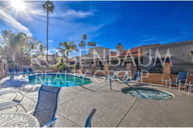 Building Photo - Remodeled 3BR/2BA Townhome | 55+ Community...